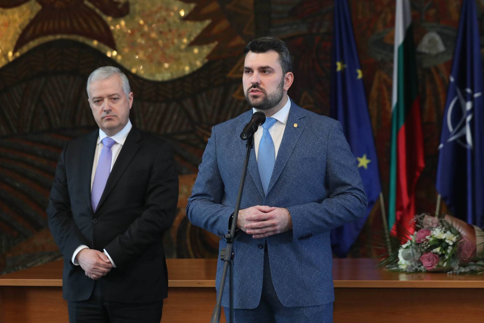  Министърът на външните работи Георг Георгиев одобри през днешния ден поста от Иван Кондов на гала, която се състоя в министерството на външните работи 